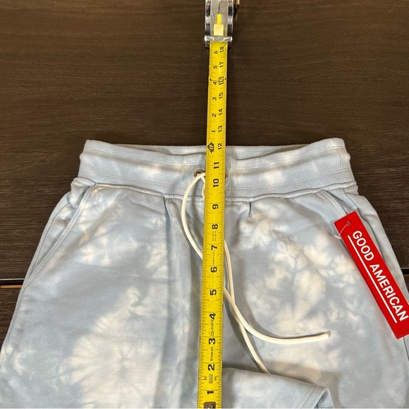Good American Tie Dye Sweatshort Cloud Tie Dye002 Size 0 XS NWT - Picture 11 of 14